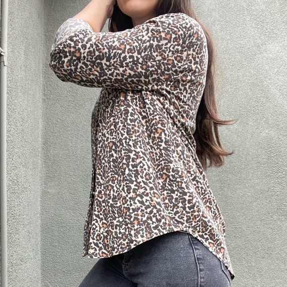 Vintage Calvin Klein Leopard button up - Picture 4 of 9